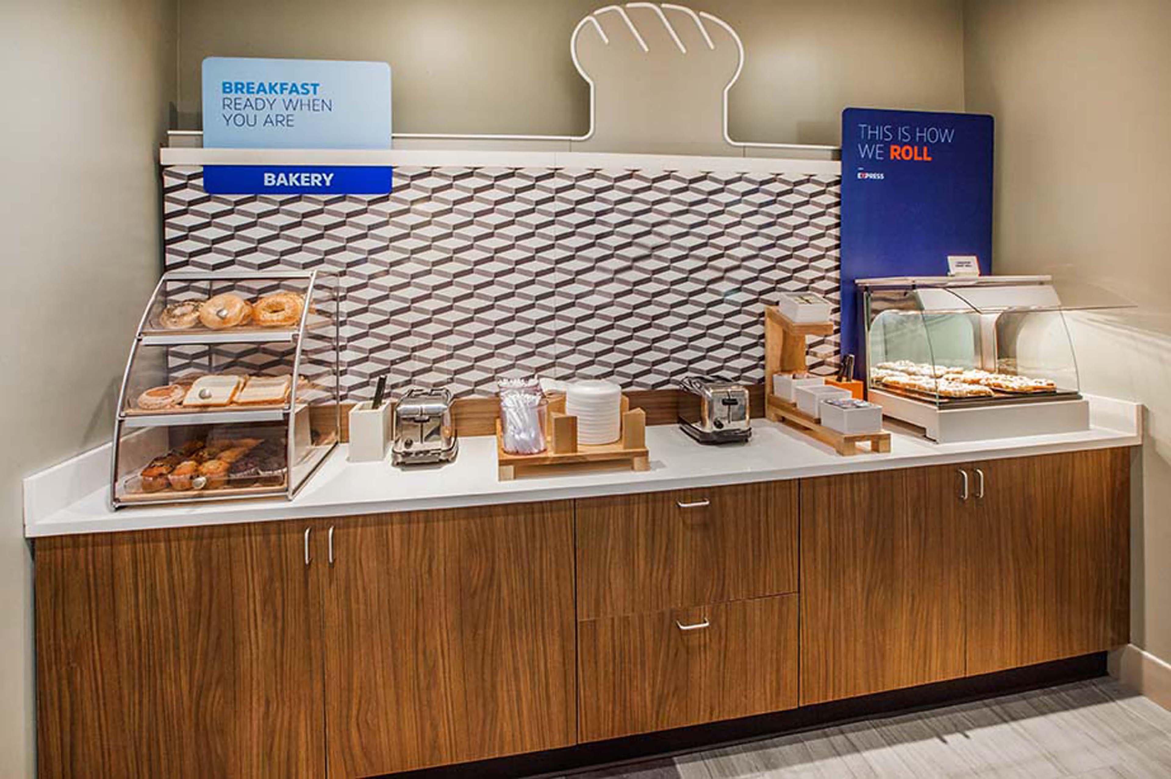 Holiday Inn Express & Suites Buffalo, An Ihg Hotel Extérieur photo