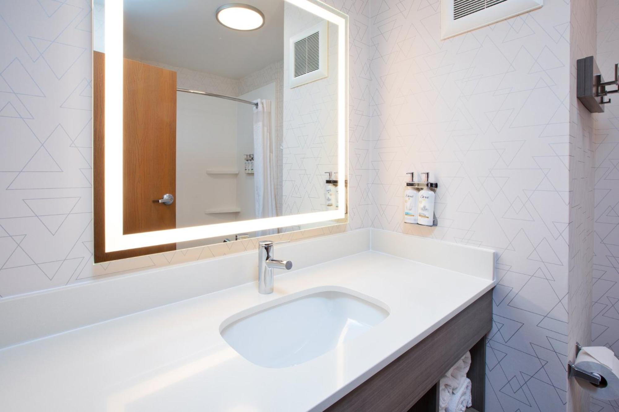 Holiday Inn Express & Suites Buffalo, An Ihg Hotel Extérieur photo