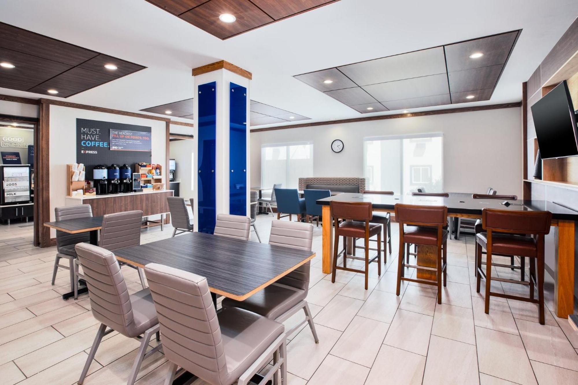 Holiday Inn Express & Suites Buffalo, An Ihg Hotel Extérieur photo